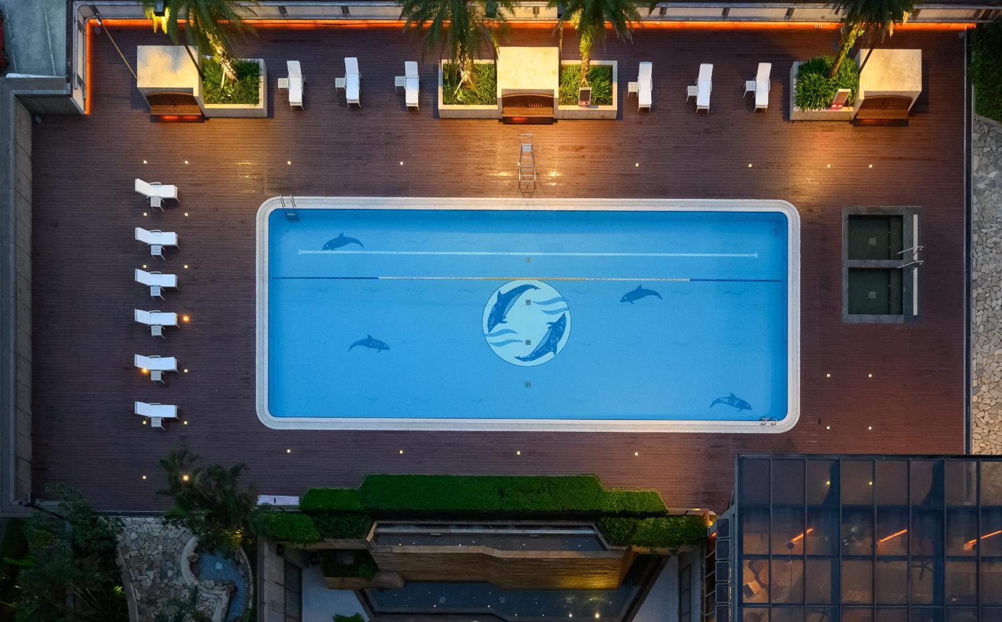 Evergreen Resort Hotel - Jiaosi Jiaoxi Exterior photo The pool at the Dolphinarium