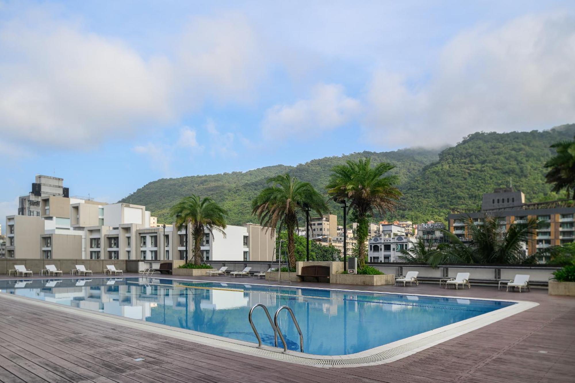 Evergreen Resort Hotel - Jiaosi Jiaoxi Exterior photo The swimming pool at the clubhouse