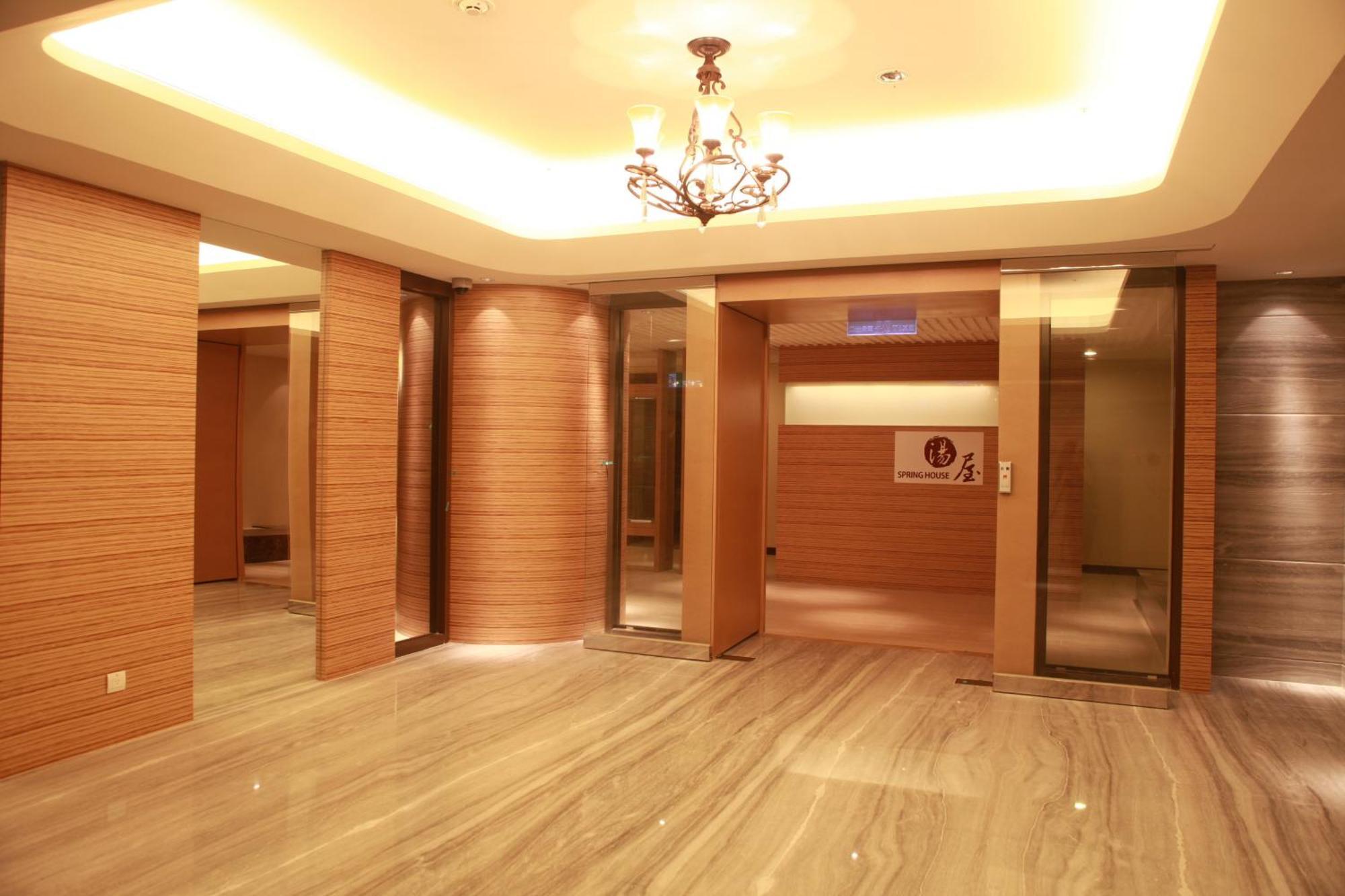 Evergreen Resort Hotel - Jiaosi Jiaoxi Exterior photo The elevators at the 10th floor