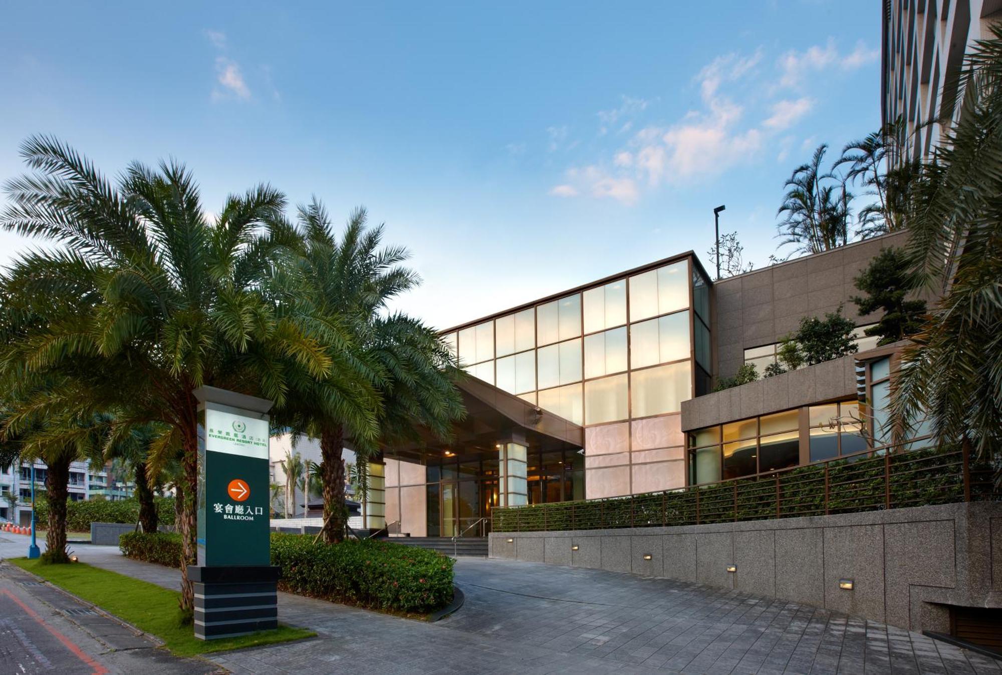 Evergreen Resort Hotel - Jiaosi Jiaoxi Exterior photo The entrance of the museum