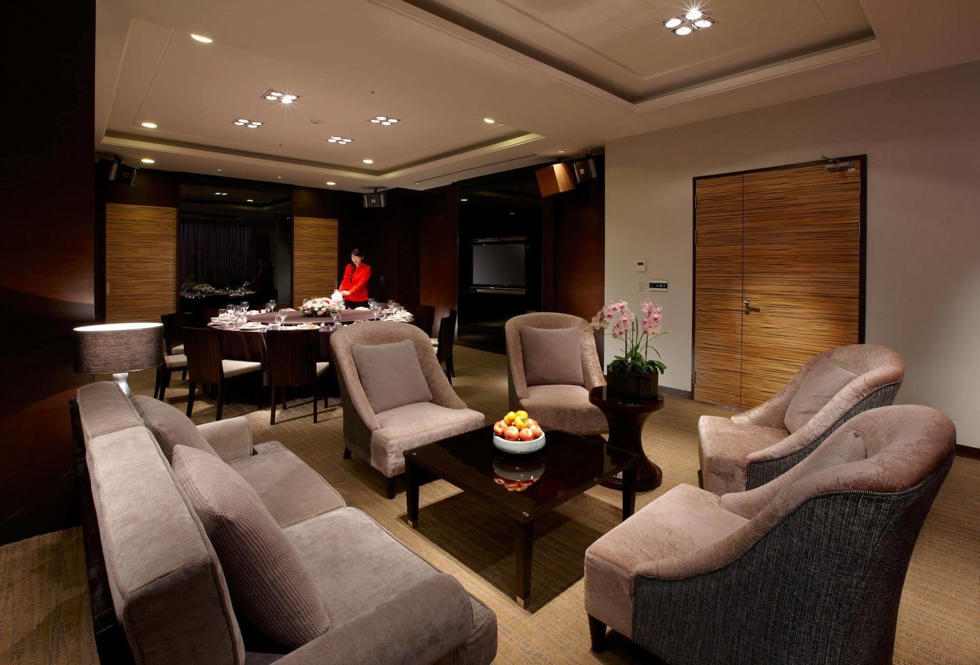 Evergreen Resort Hotel - Jiaosi Jiaoxi Exterior photo The private suite at the airport