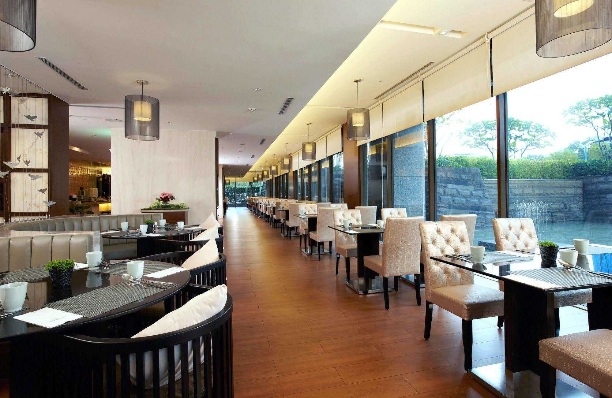 Evergreen Resort Hotel - Jiaosi Jiaoxi Exterior photo The interior of the restaurant